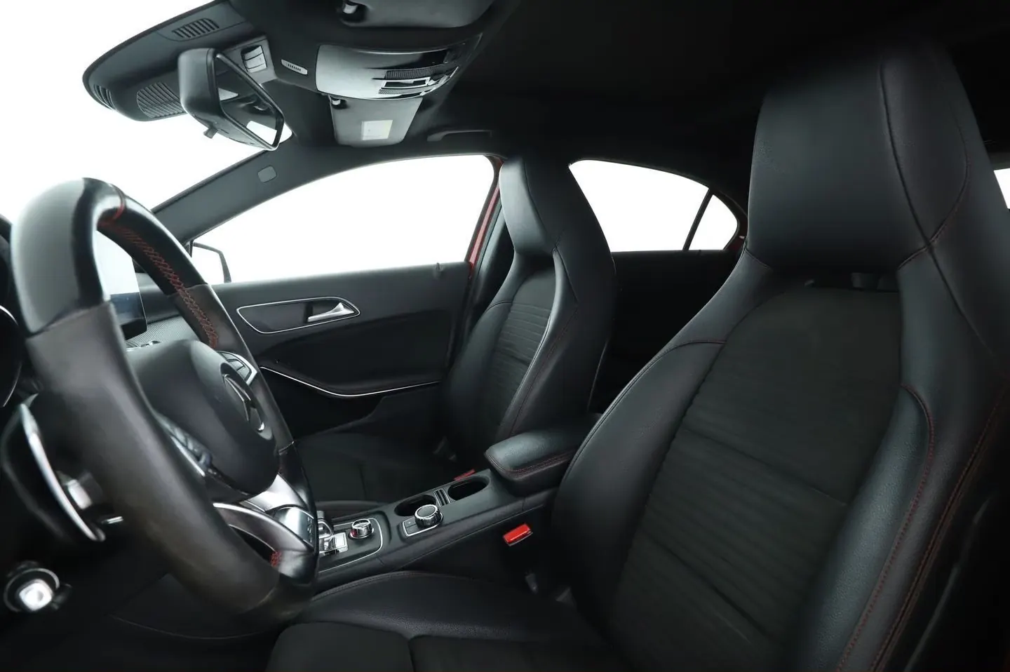 Mercedes-AMG A 45 4MATIC 2.0 SPEEDSHIFT DCT – Foto 9 de 13